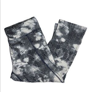 The North Face 3/4 length leggings size M